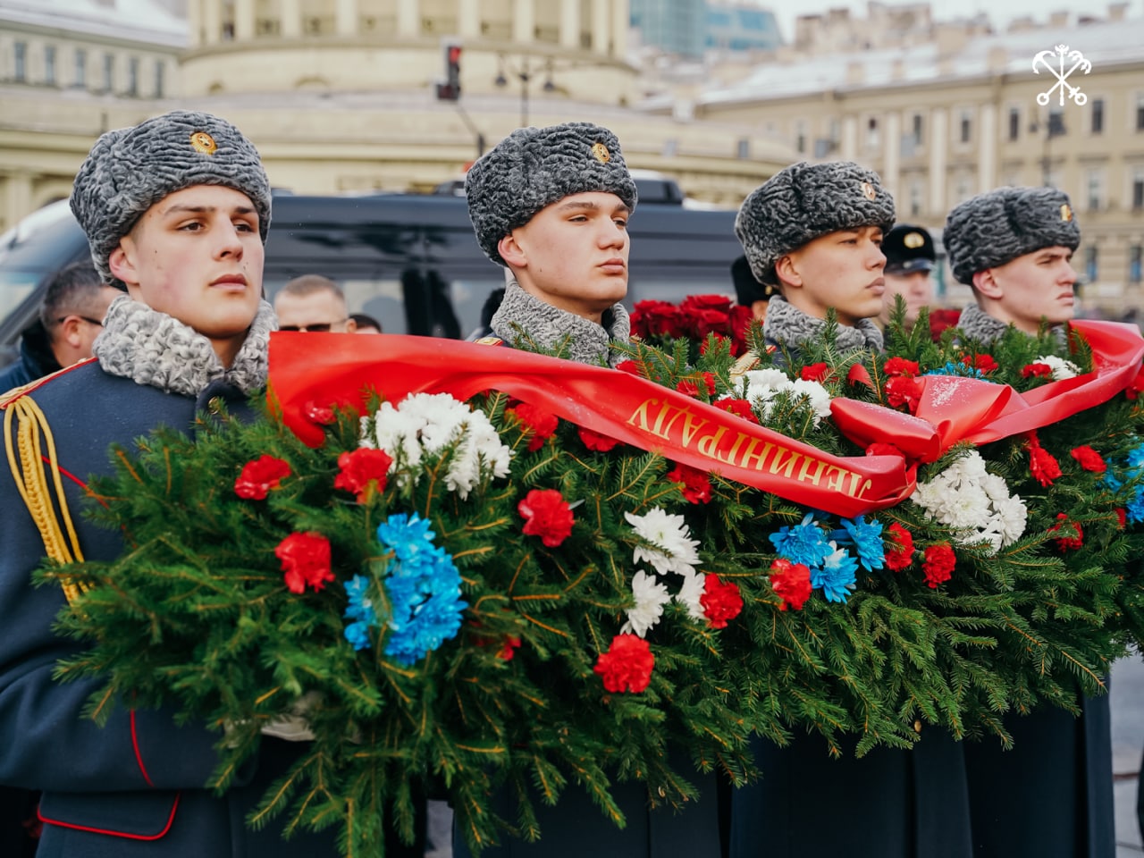 обелиск городу герою ленинграду на площади восстания