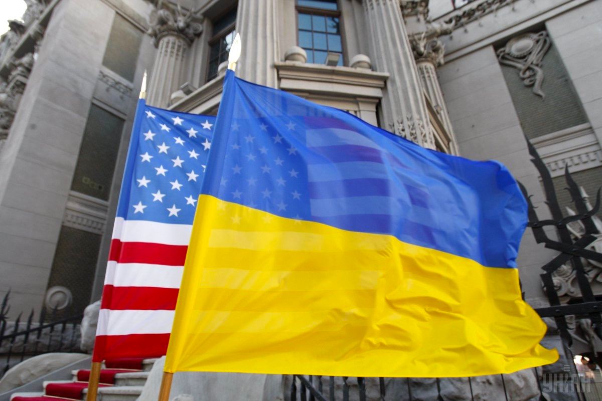 Сша на украинском. США Украина. Флаг Украины и США. Американский флаг в Украине. Американский и украинский флаг.