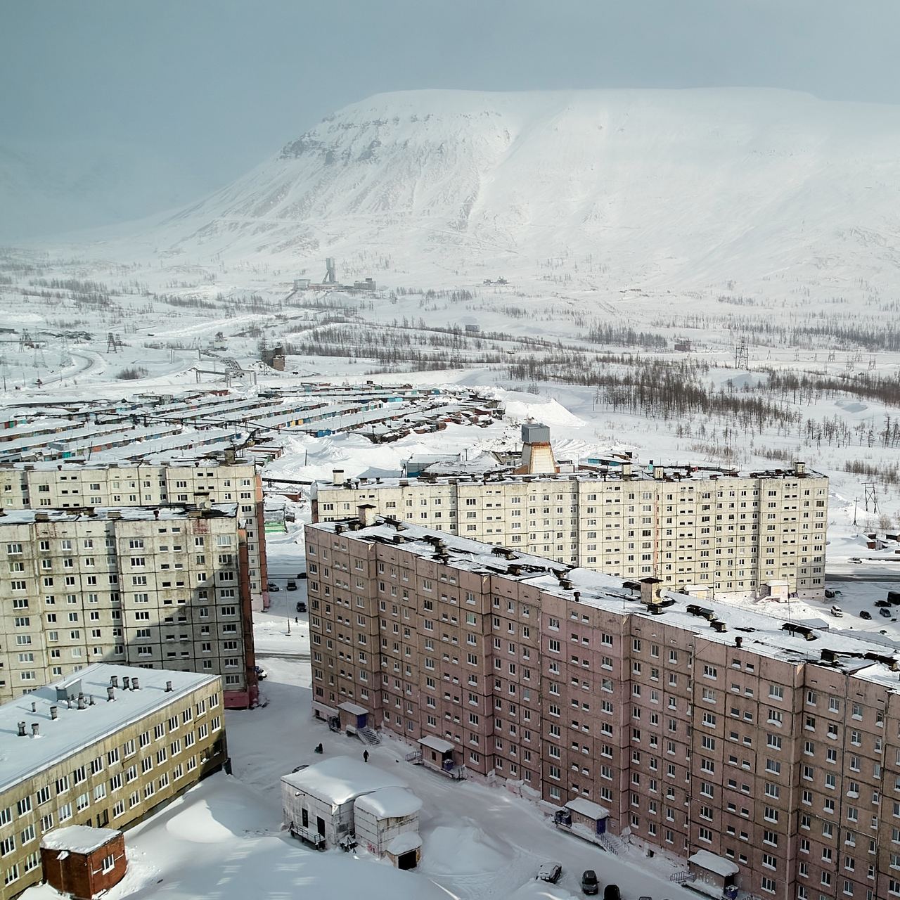 Сколько будет время в норильске. Норильск Талнахская 36. Тундра Норильск зима. Норильск зимой. Норильск снег