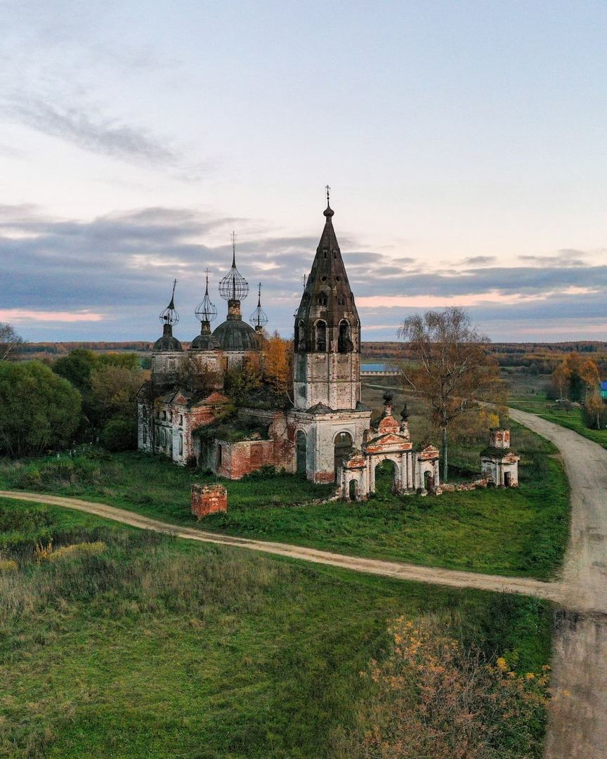 Село остров Ярославской области храм