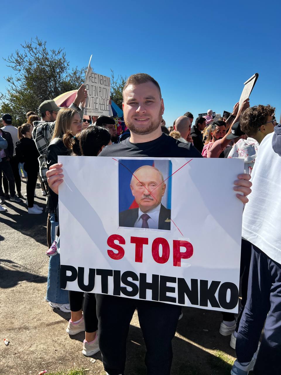 Мемы про партию китая. Китай партия миска рис мем. Партия довольна вами. Мемы про китайскую партию. Китайская партия мем.