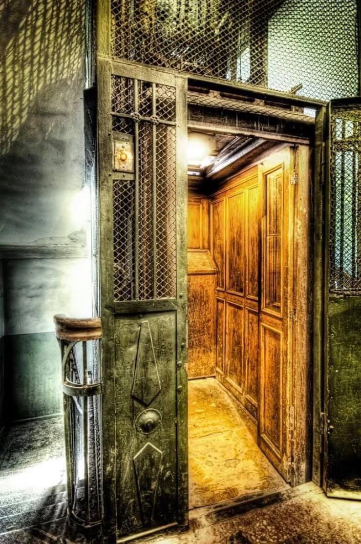 Старый лифт