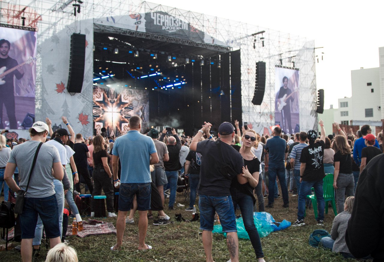 рок фестиваль чернозем воронеж. чернозём фестиваль 2022. чернозём фестиваль 2022 сплин. фестиваль чернозем 2022 воронеж. рок фестиваль чернозем 2022.