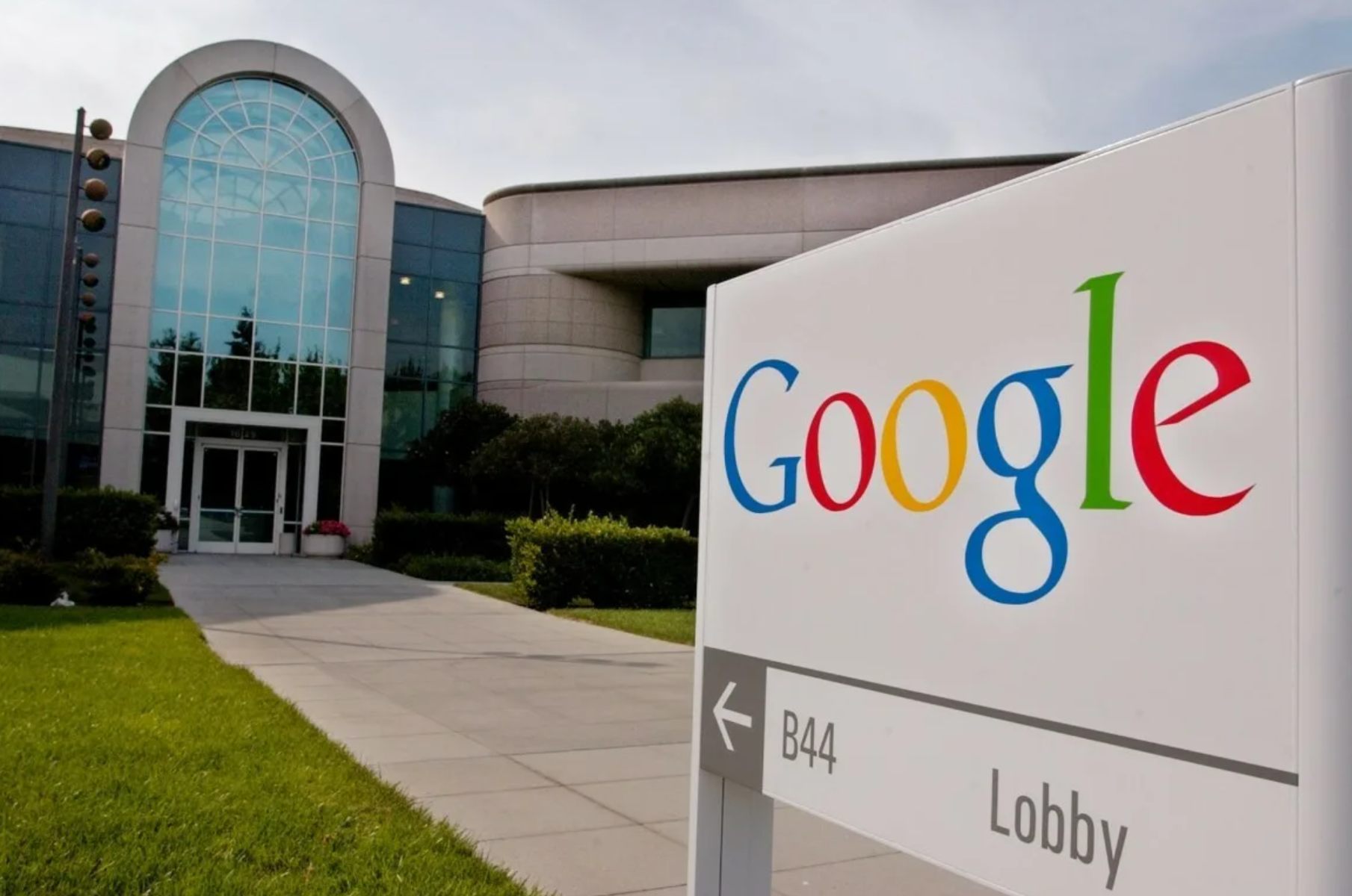 Google false. Компания гугл. Здание компании гугл. Логотип компании гугл.